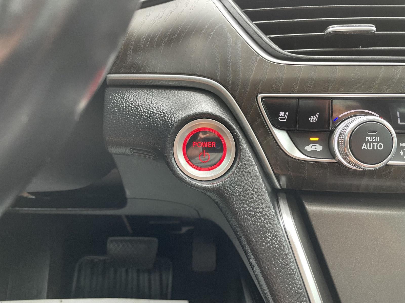 Vehicle photo 25