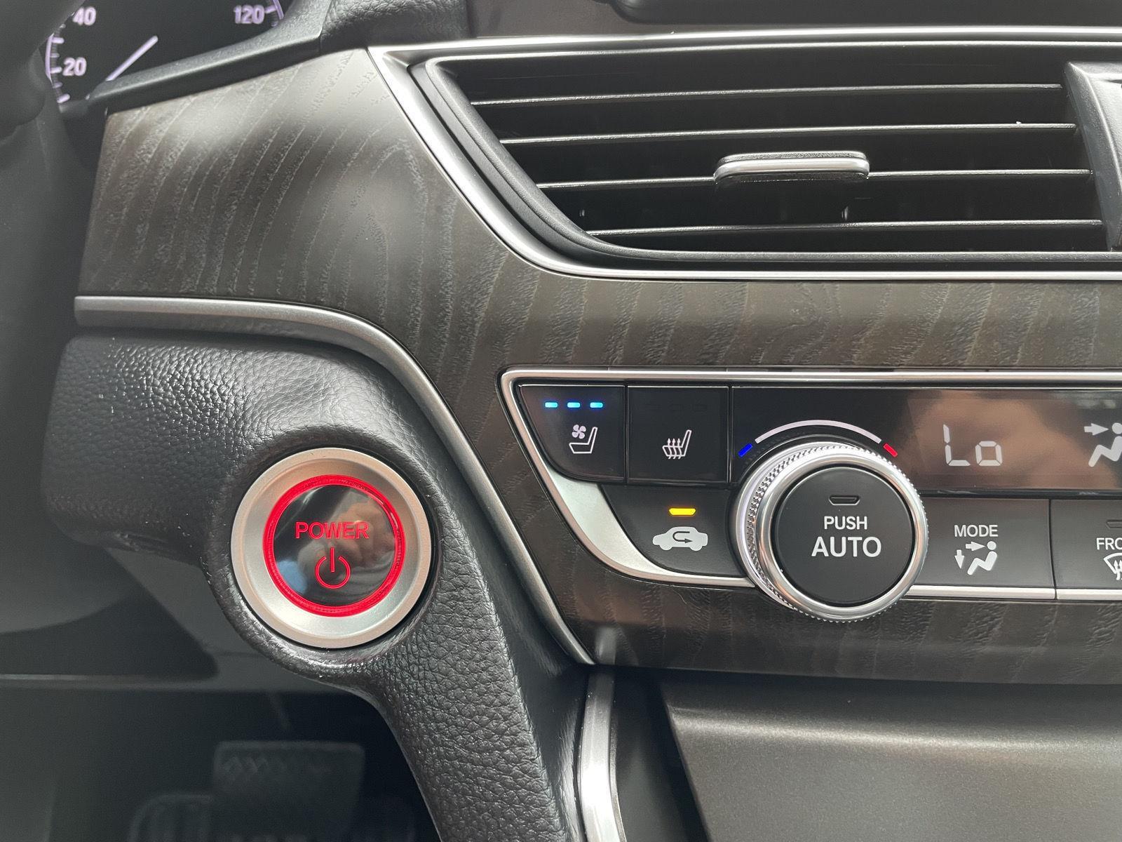 Vehicle photo 28