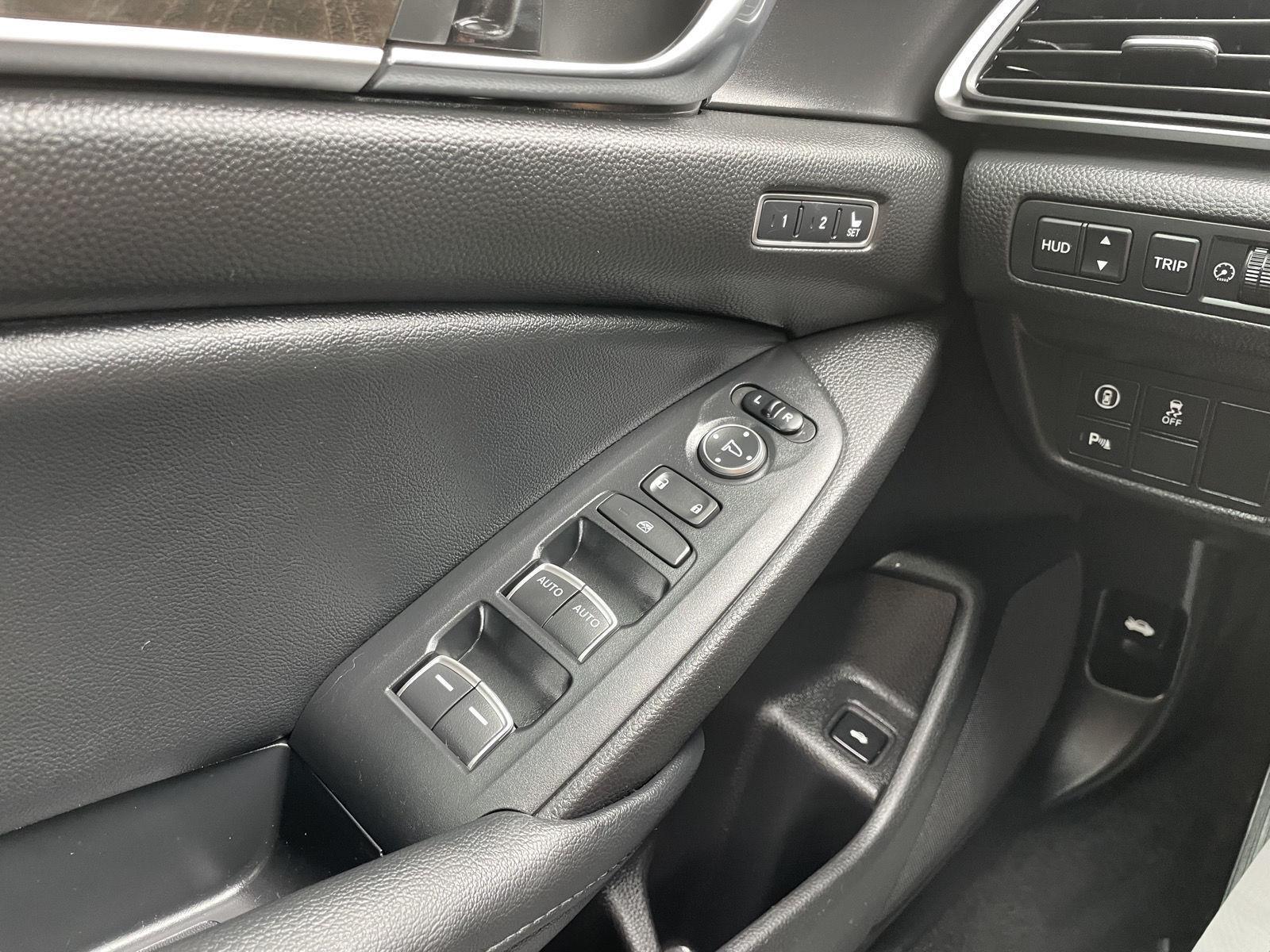 Vehicle photo 31