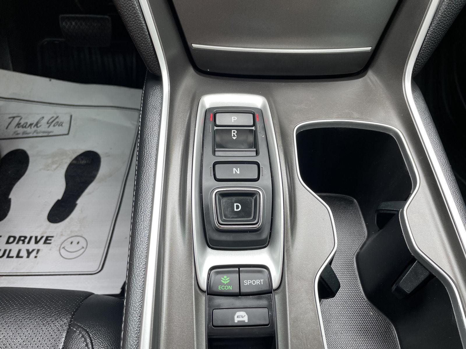 Vehicle photo 32