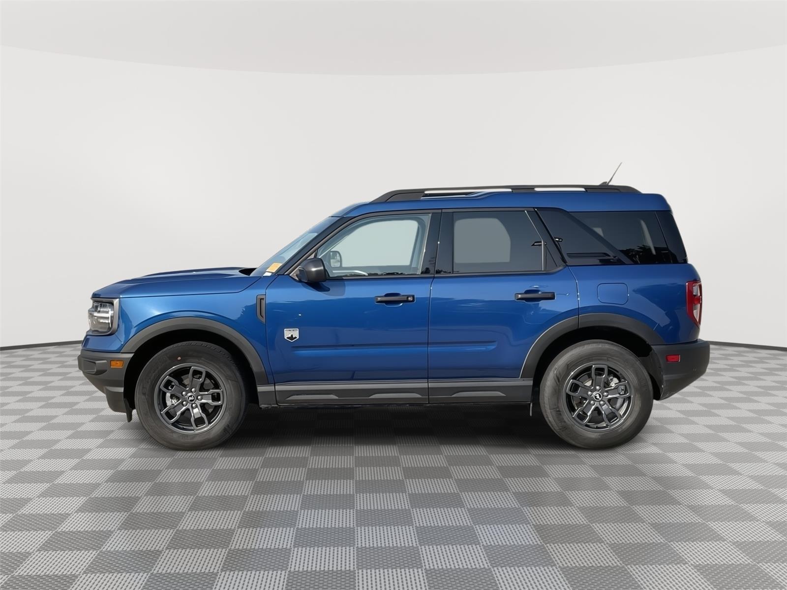 Vehicle photo 2