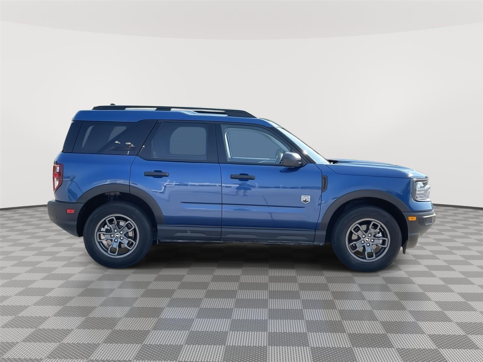 Vehicle photo 6