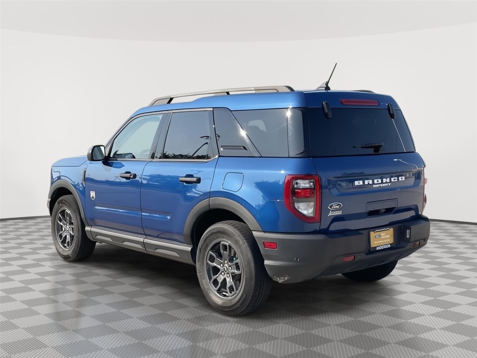 Vehicle photo 9