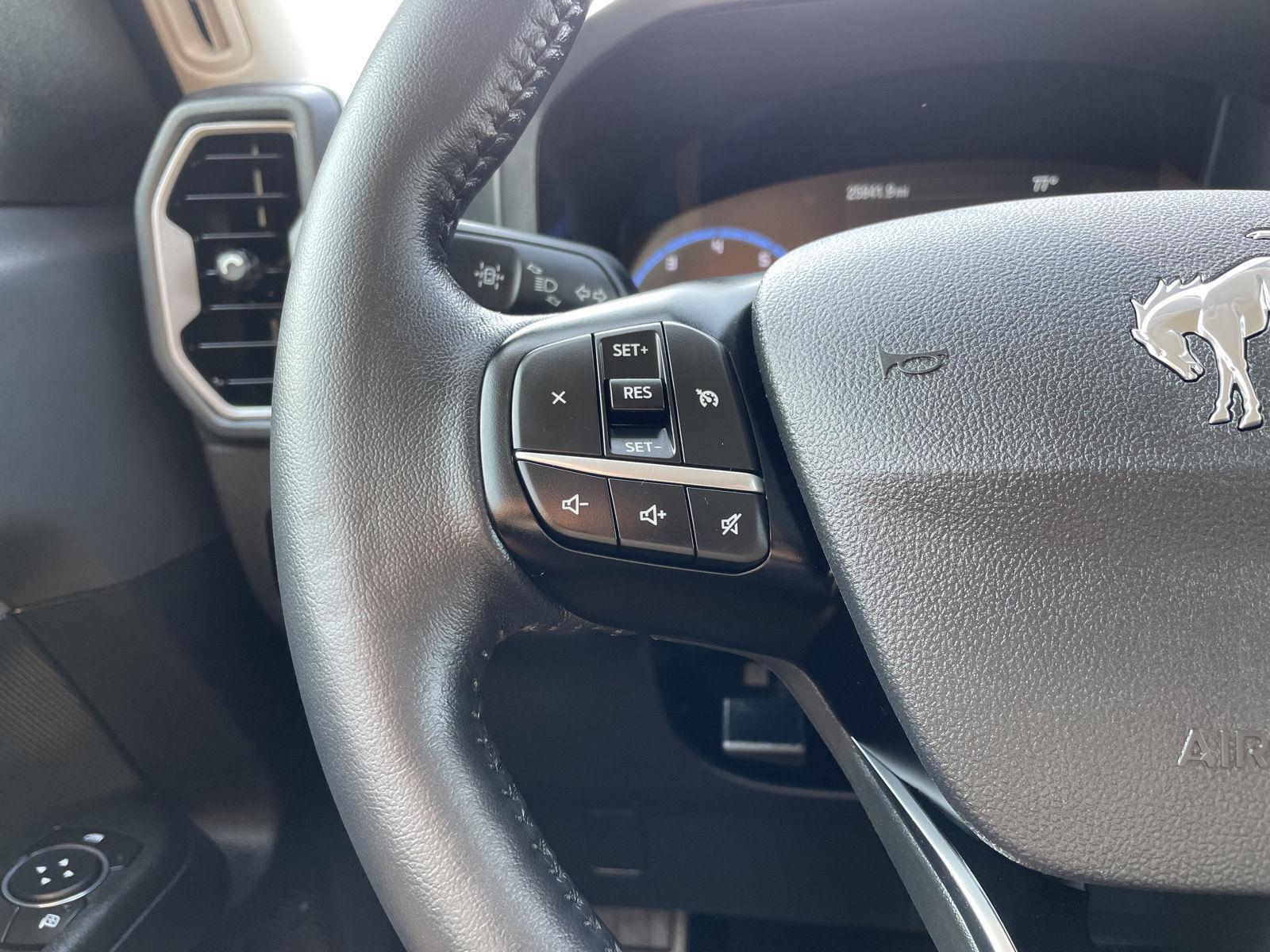 Vehicle photo 12
