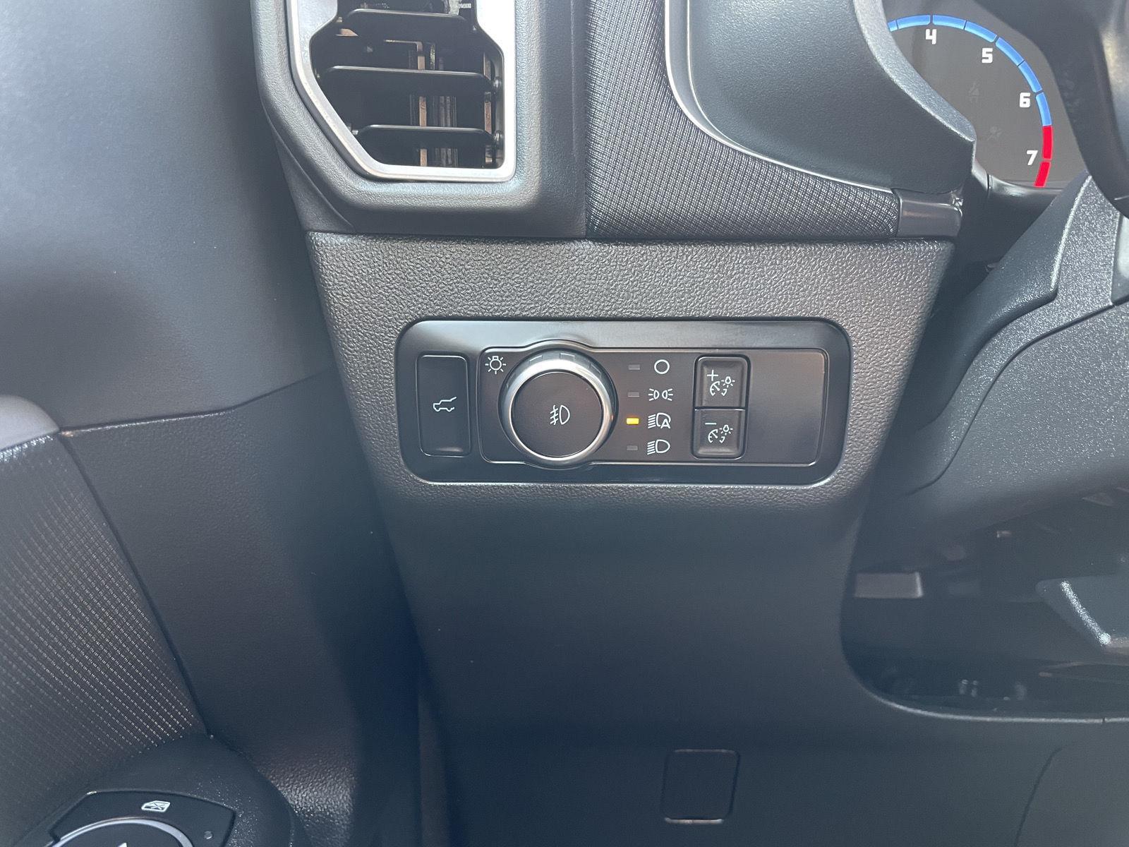 Vehicle photo 15