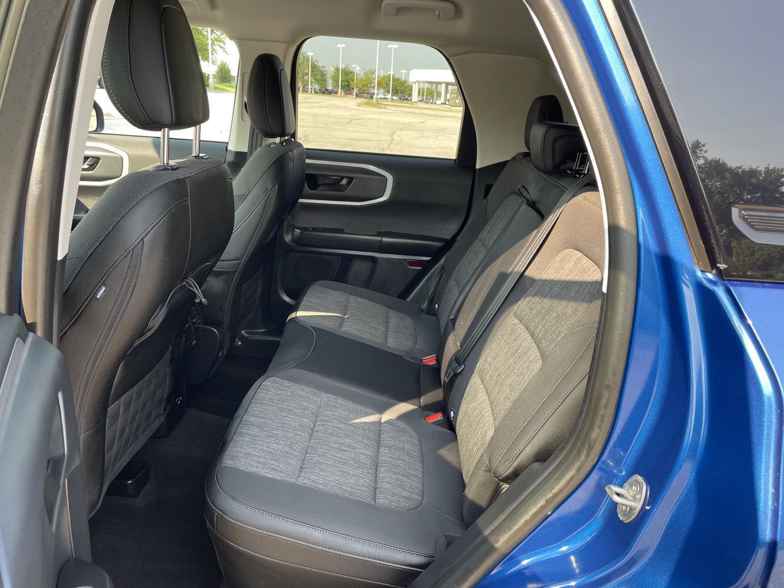 Vehicle photo 19