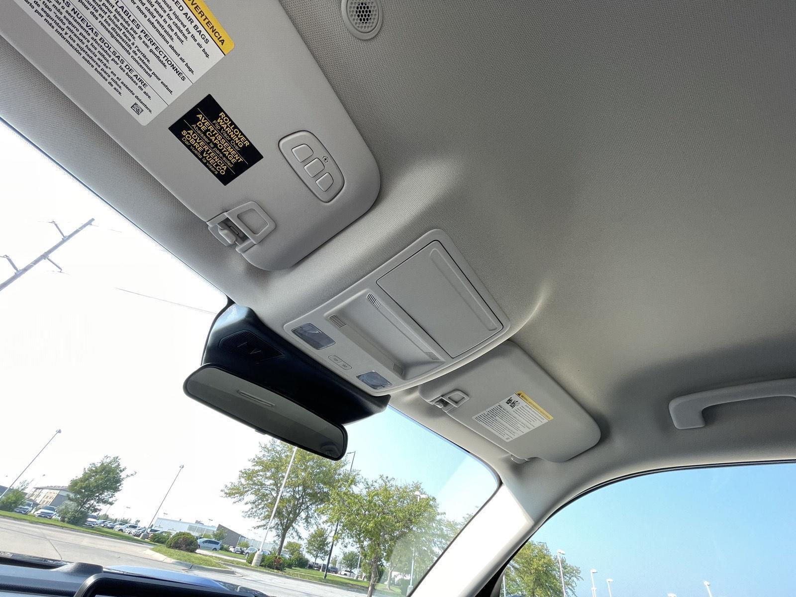 Vehicle photo 20