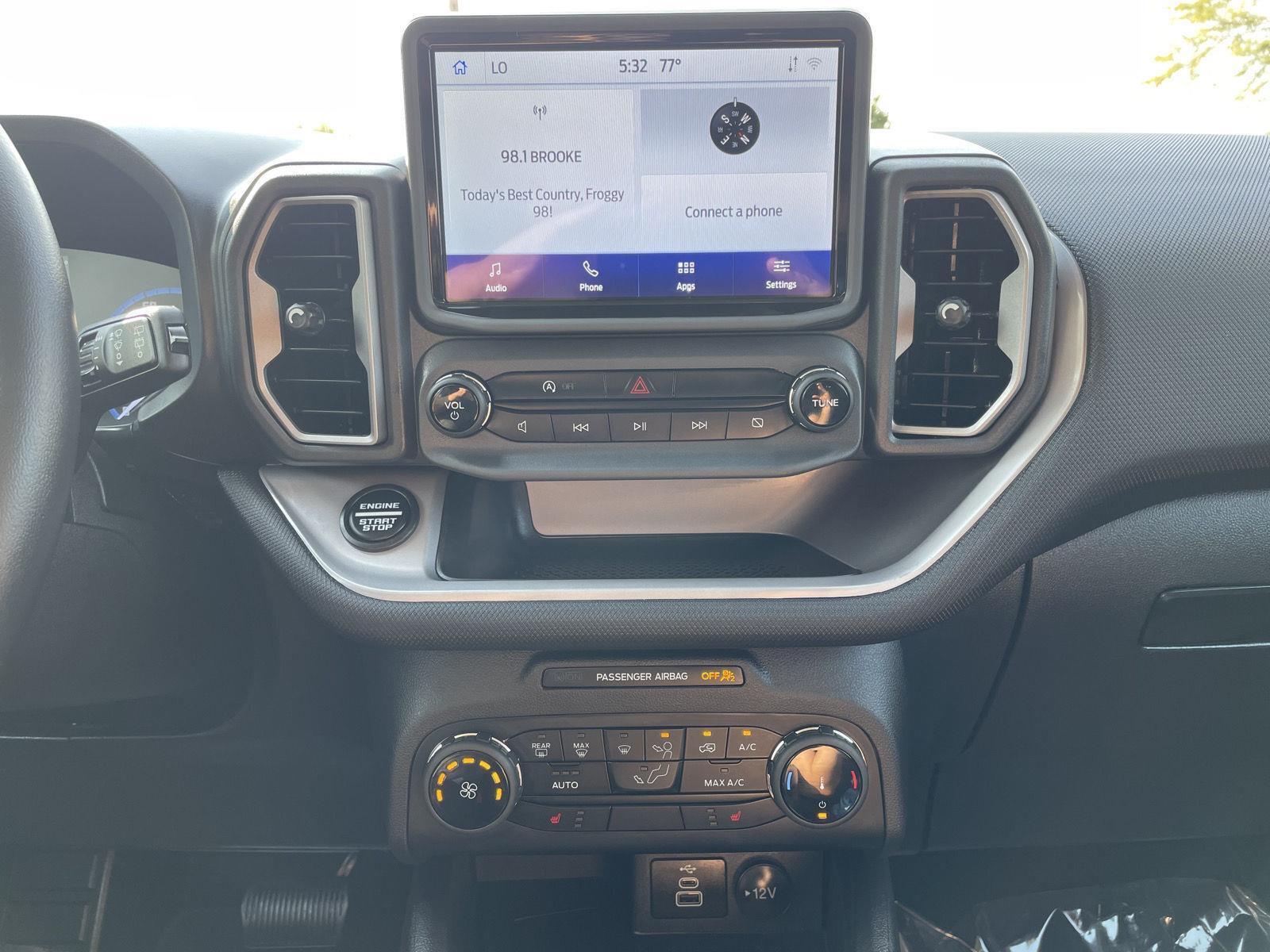Vehicle photo 21
