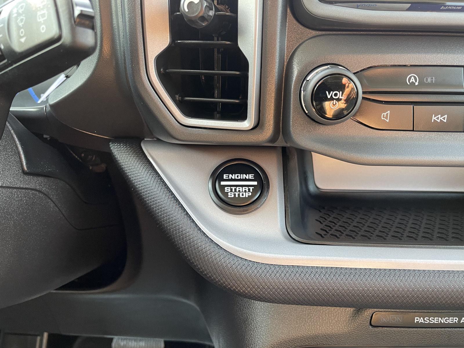 Vehicle photo 23