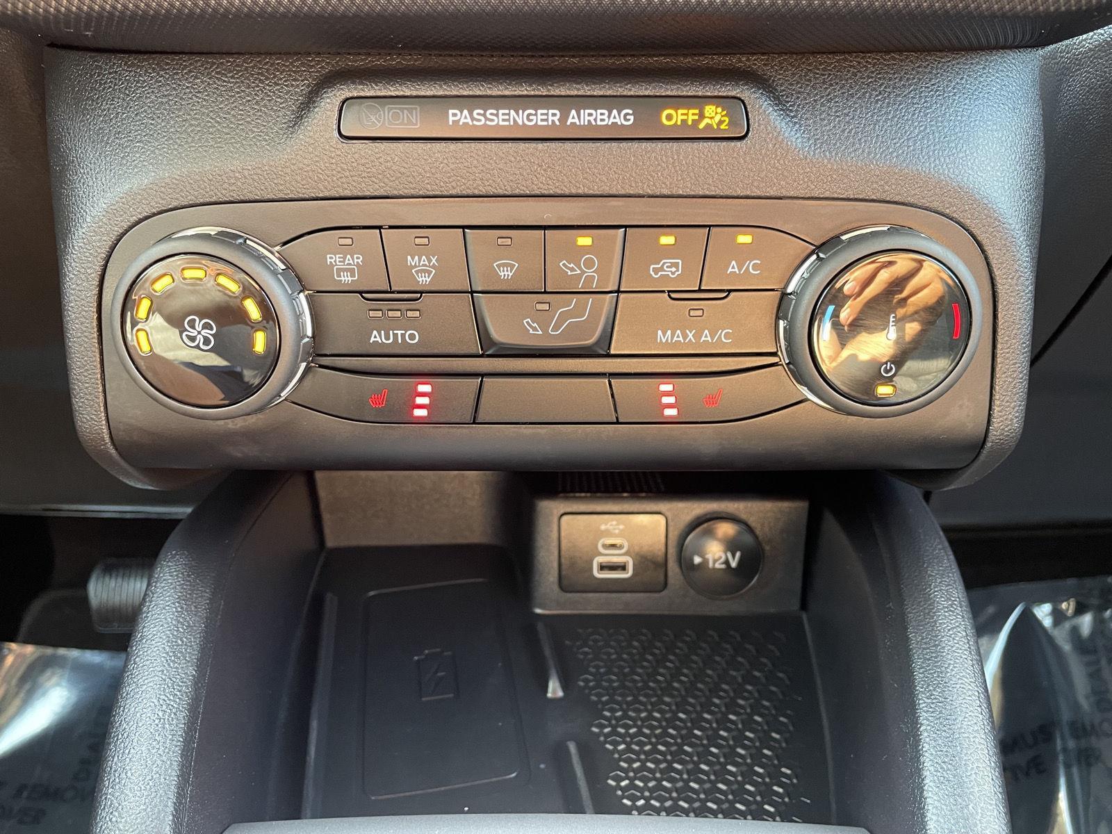 Vehicle photo 25