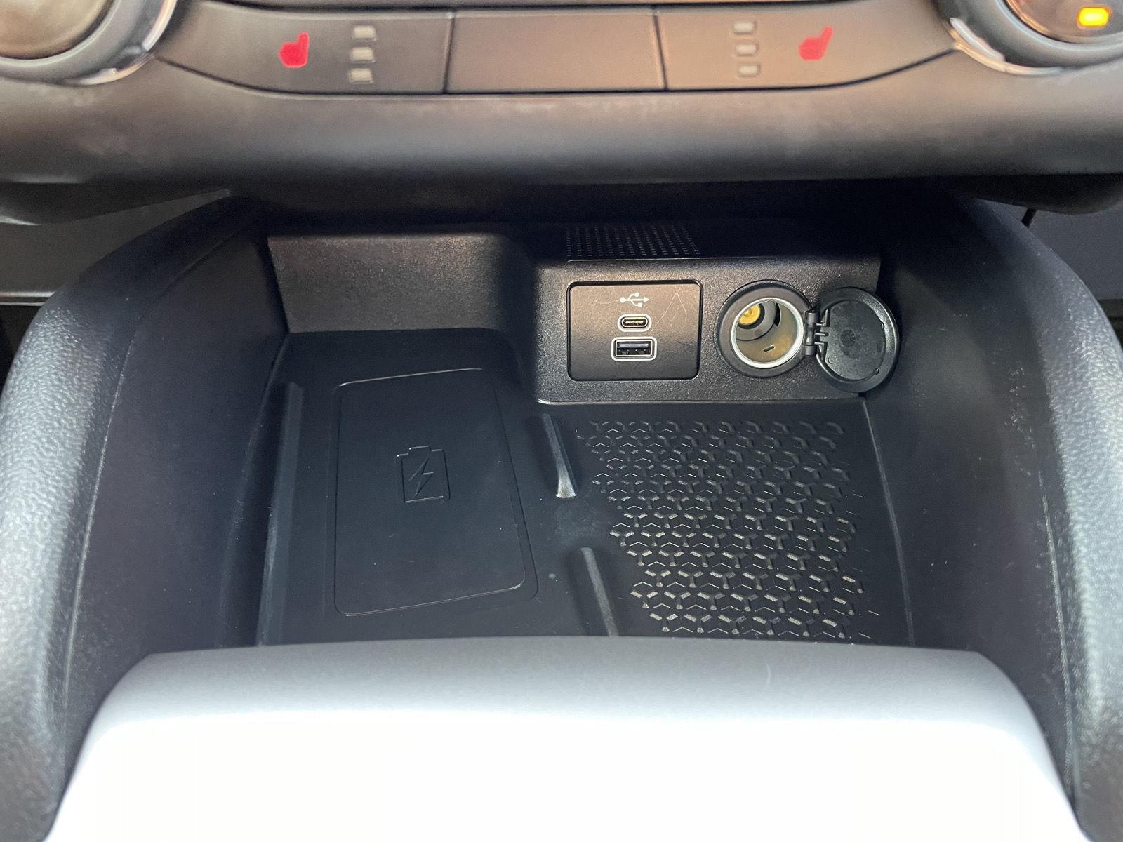 Vehicle photo 26