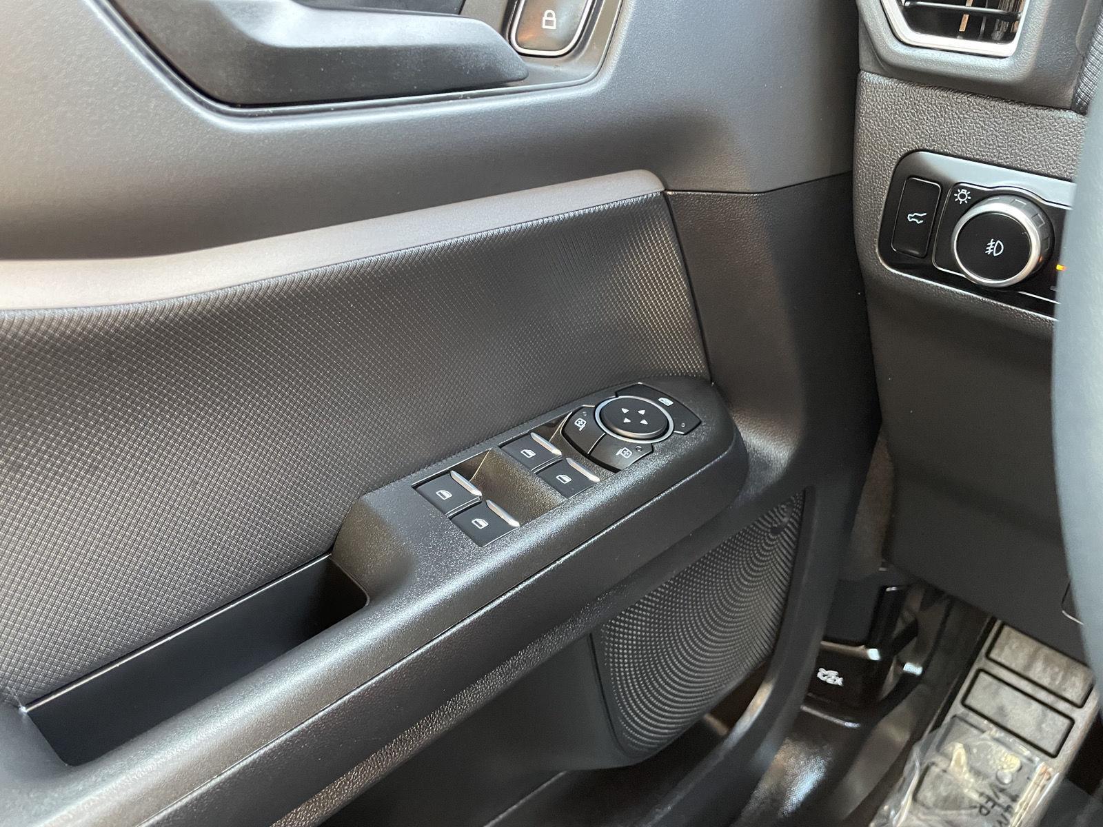 Vehicle photo 27