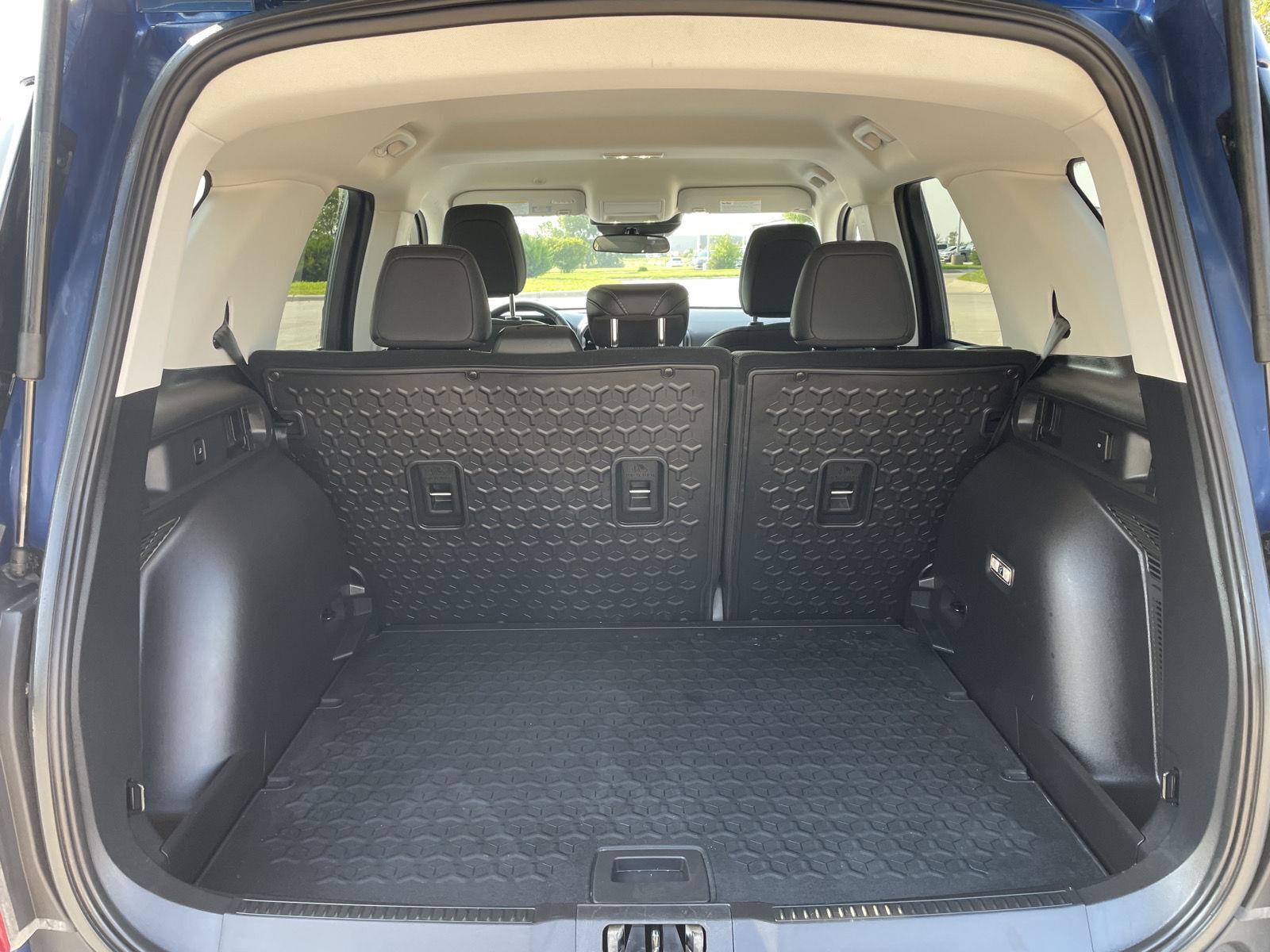 Vehicle photo 32