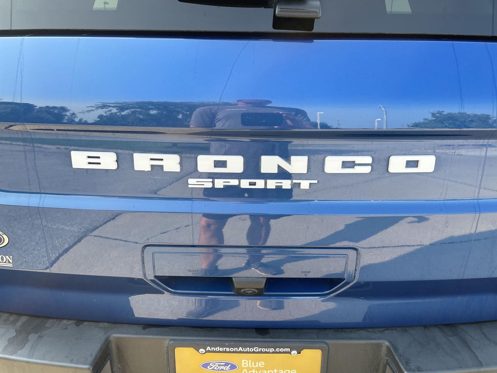 Vehicle photo 33