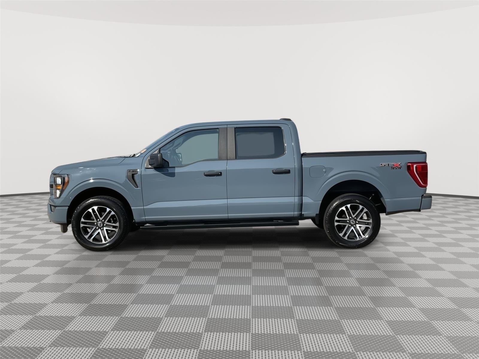 Vehicle photo 2