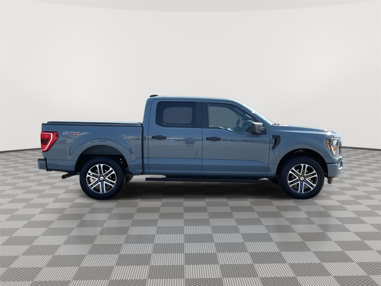 Vehicle photo 6