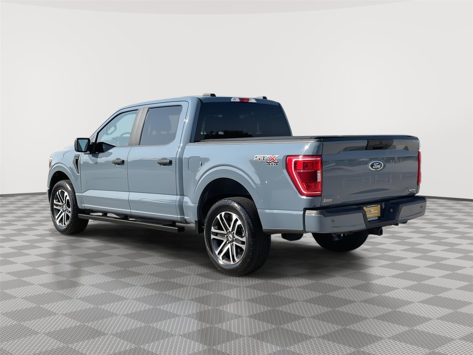 Vehicle photo 9