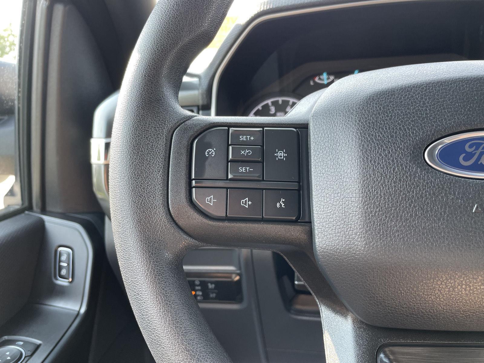 Vehicle photo 12