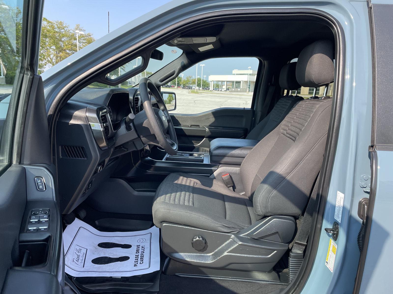 Vehicle photo 16