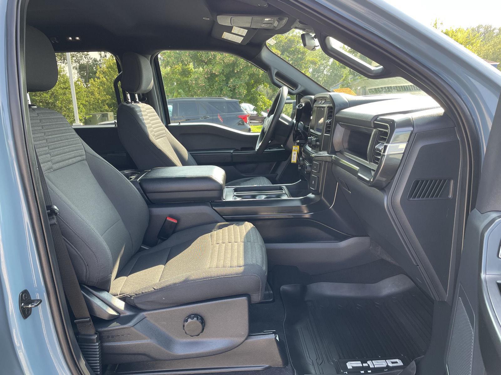 Vehicle photo 18