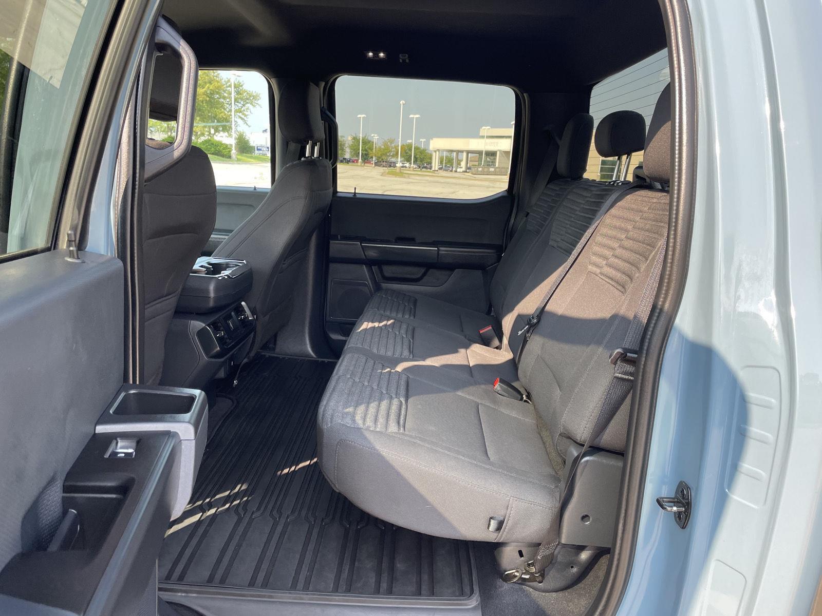 Vehicle photo 19