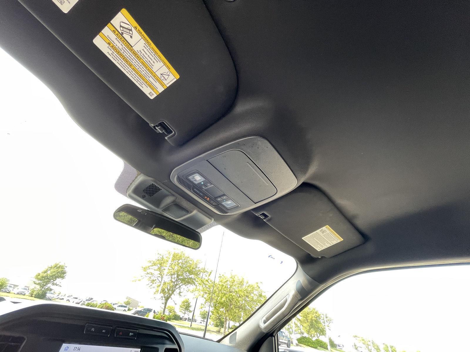 Vehicle photo 20