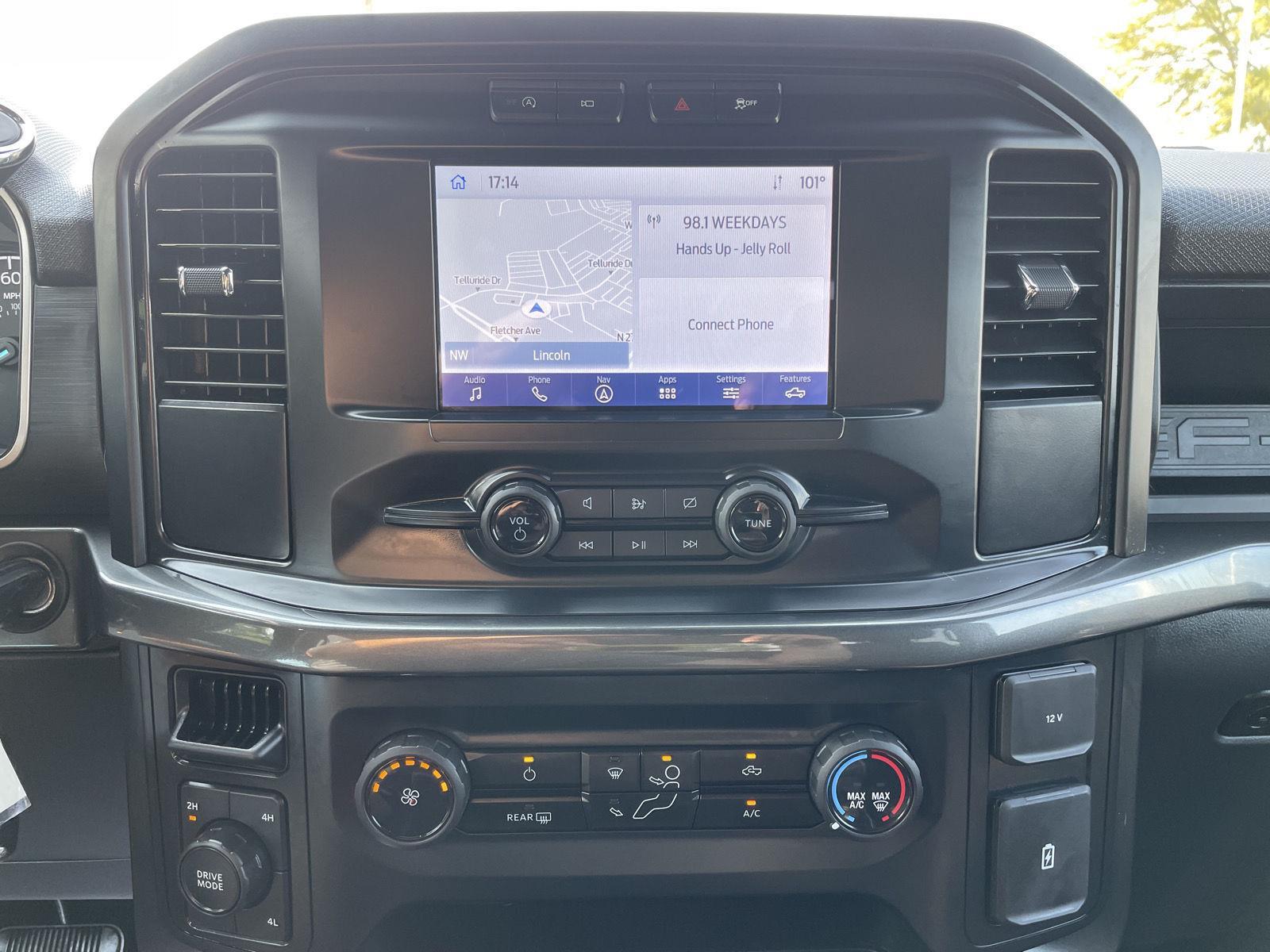 Vehicle photo 21