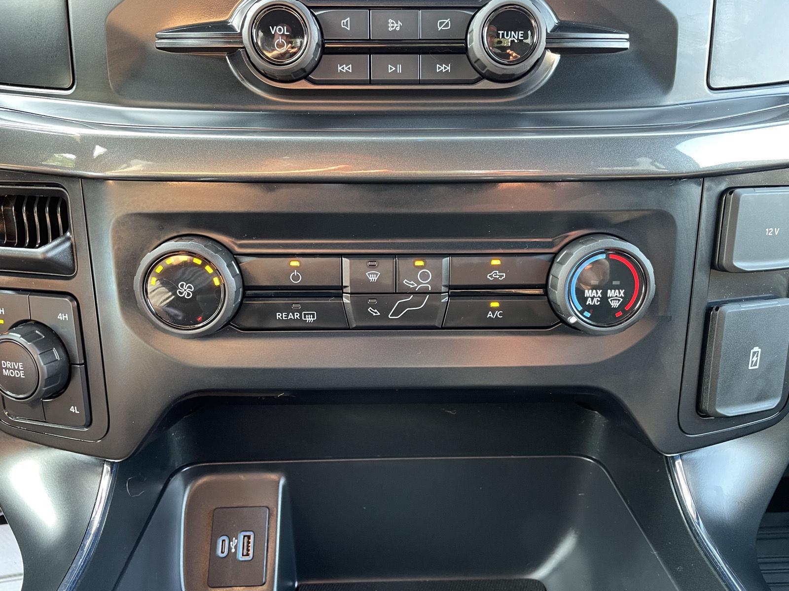 Vehicle photo 25