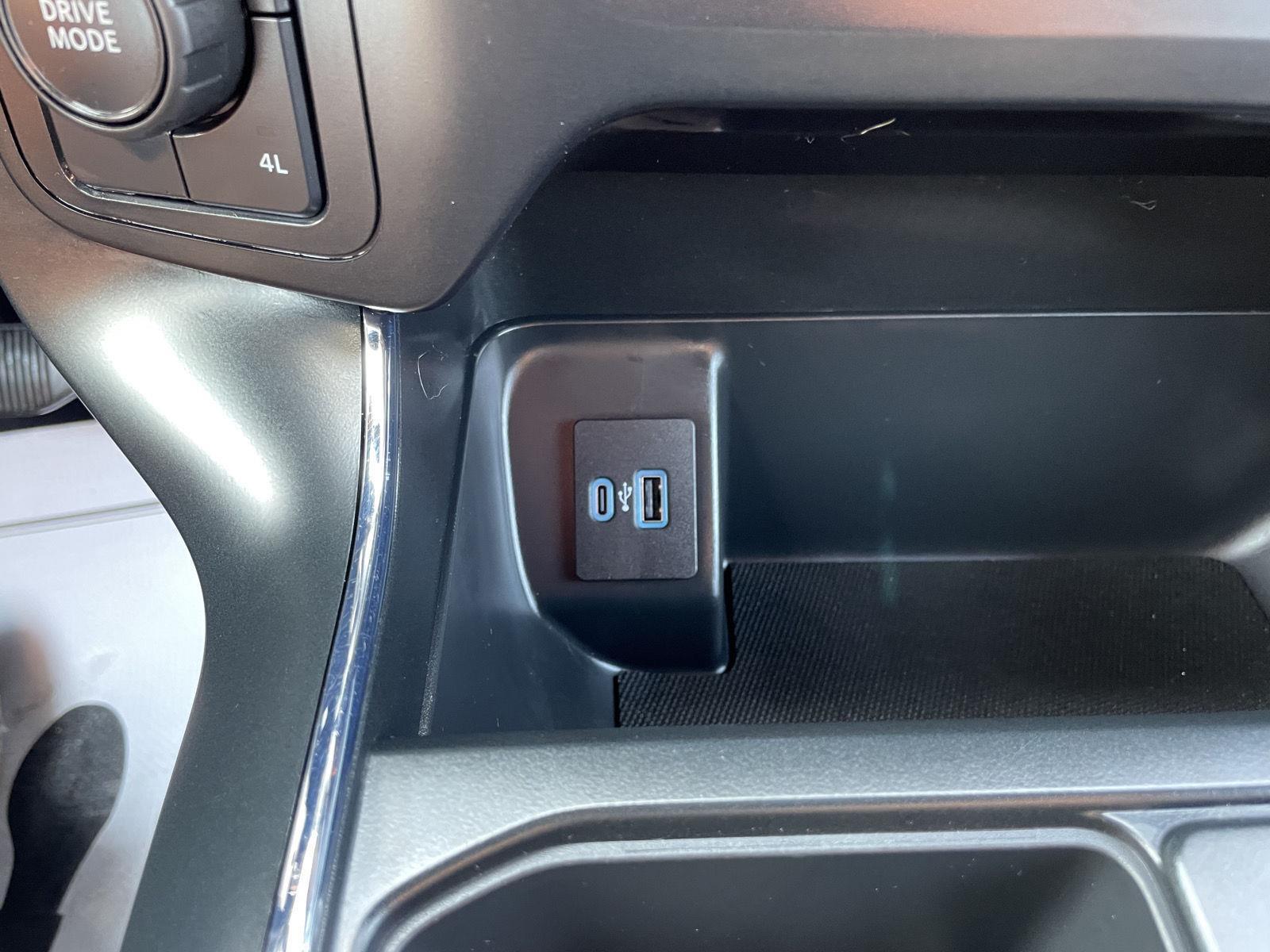 Vehicle photo 26