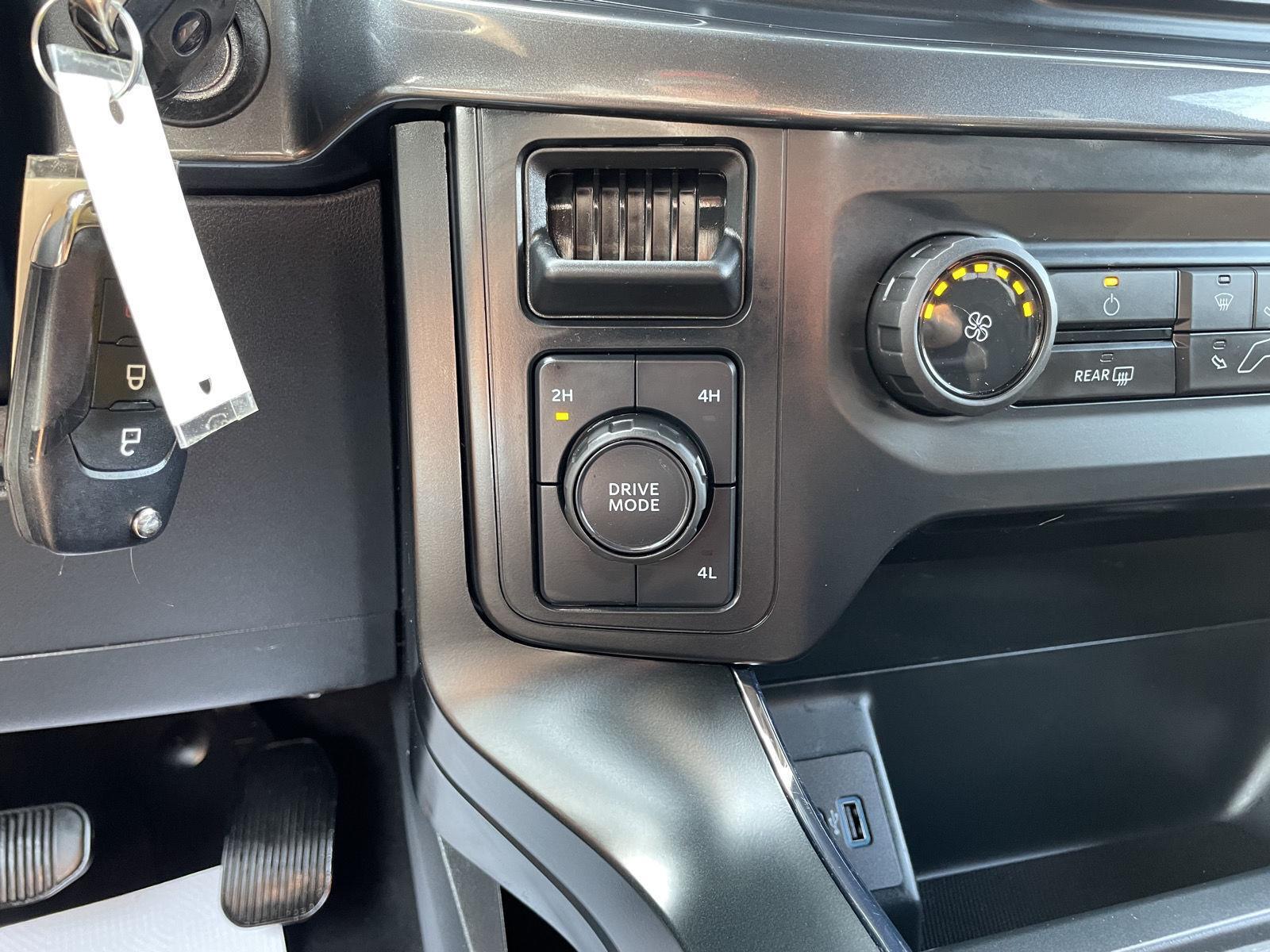 Vehicle photo 27