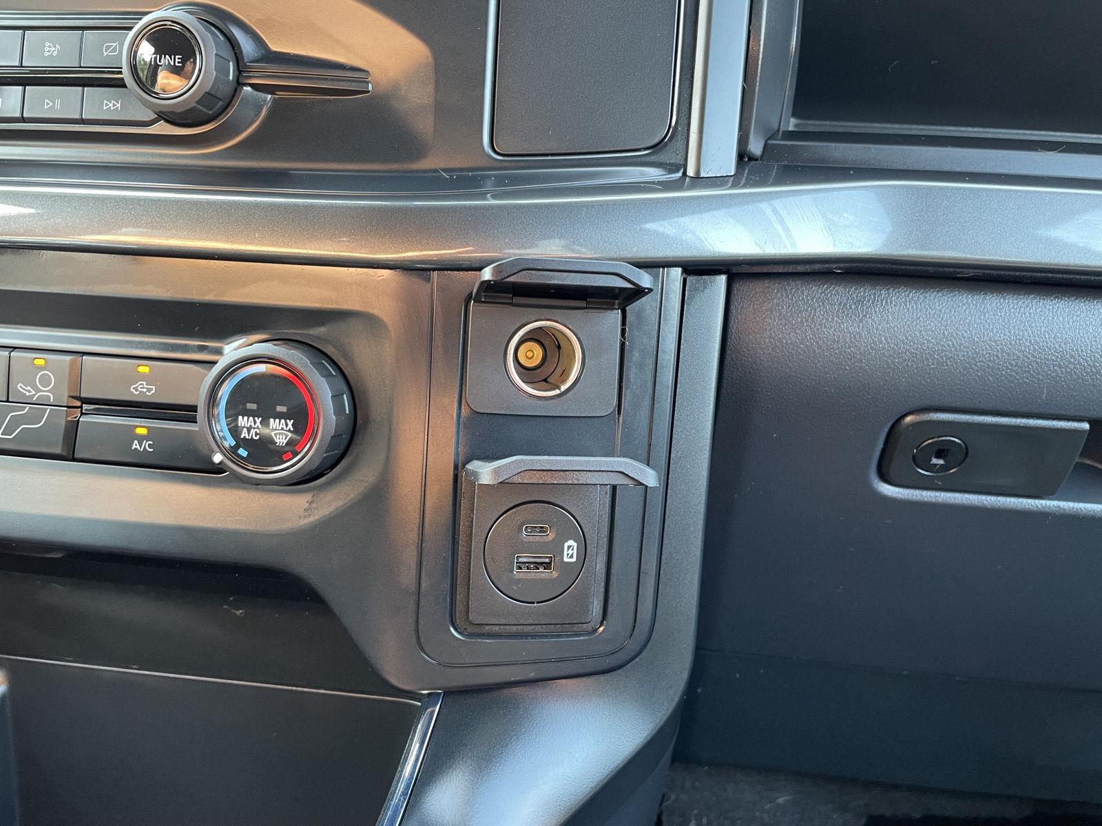 Vehicle photo 28