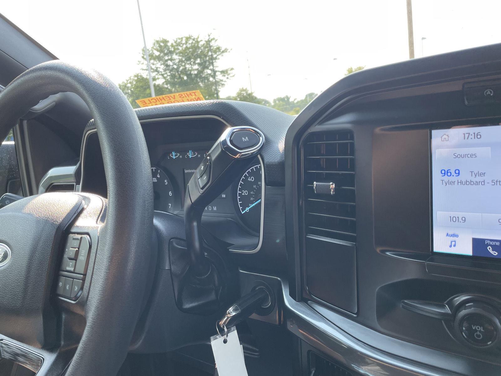 Vehicle photo 30