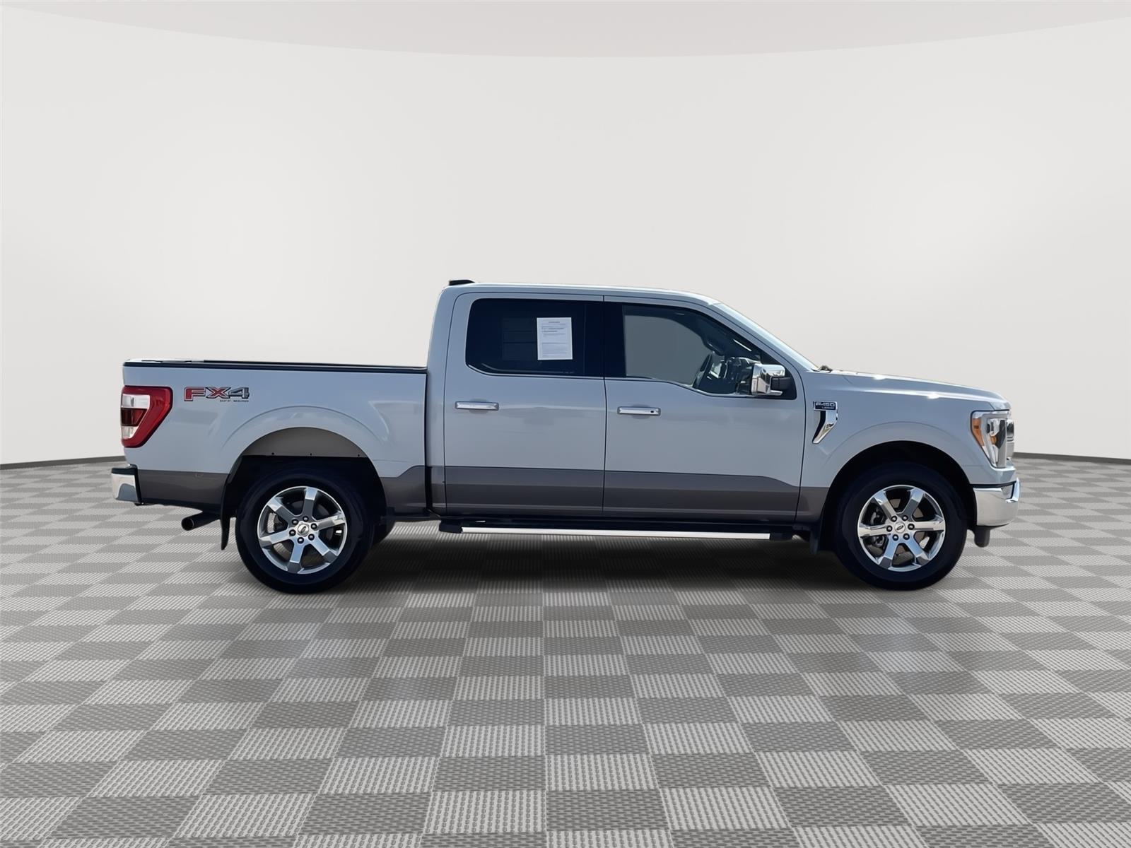 Vehicle photo 6