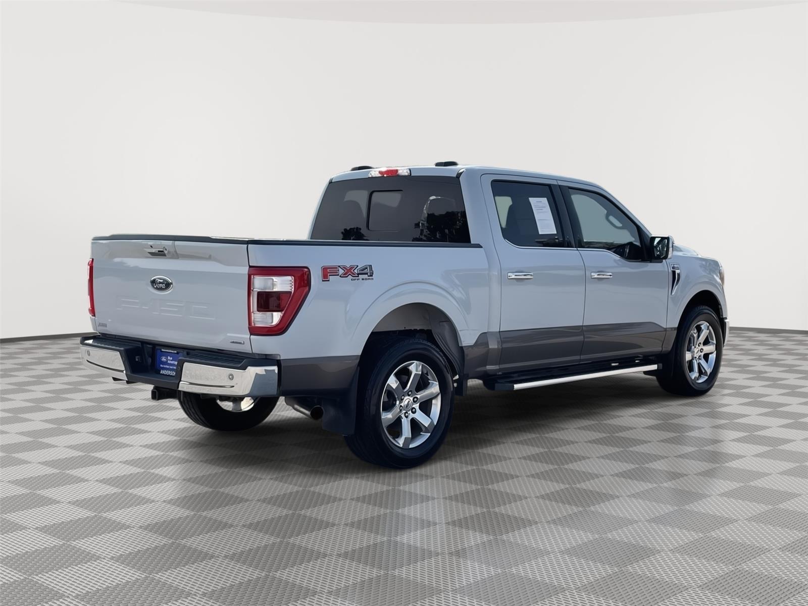 Vehicle photo 7