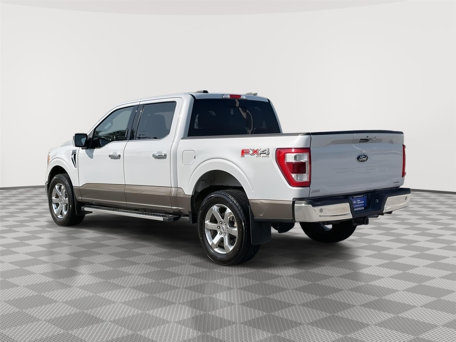 Vehicle photo 9