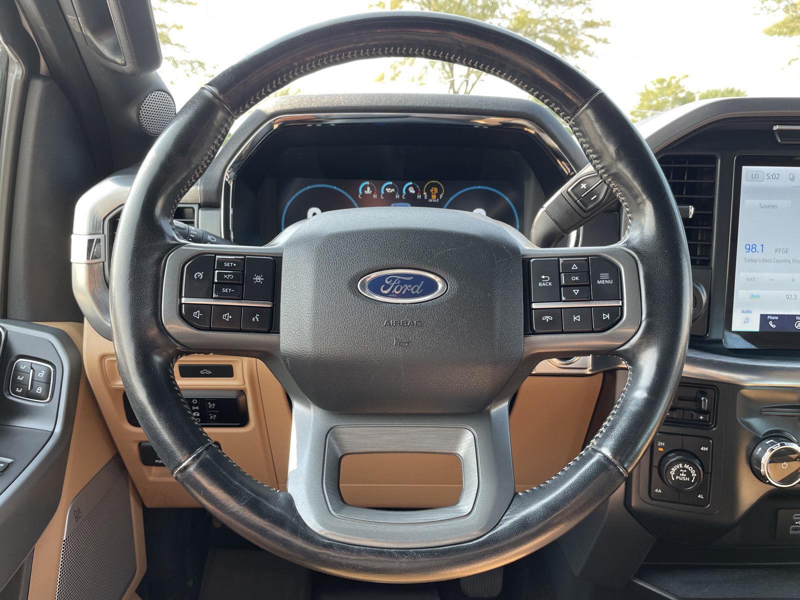 Vehicle photo 12