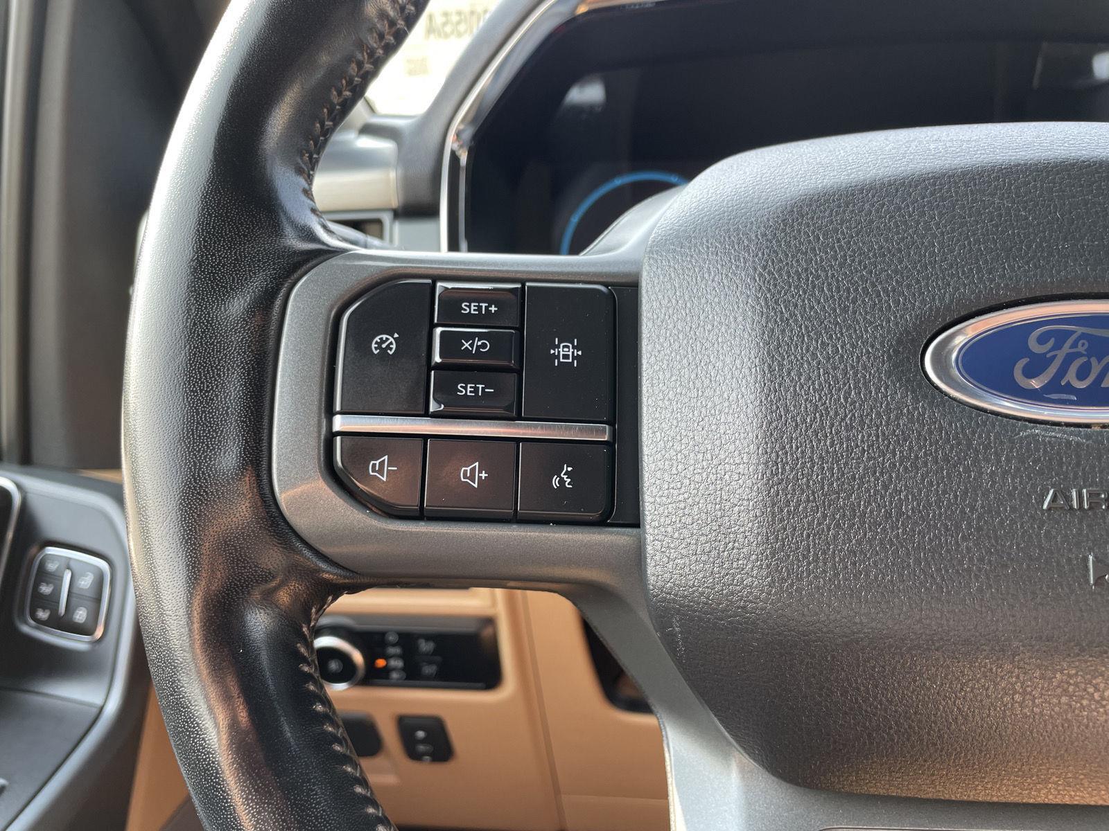 Vehicle photo 13