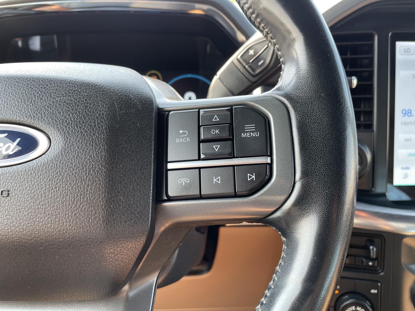 Vehicle photo 14