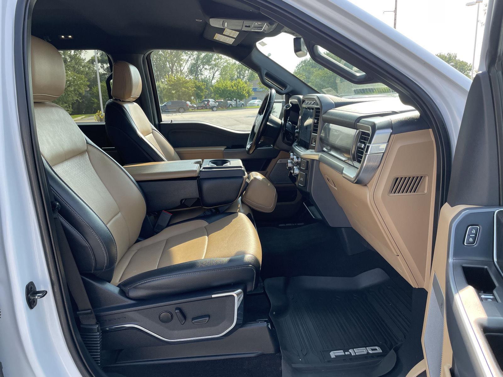 Vehicle photo 19