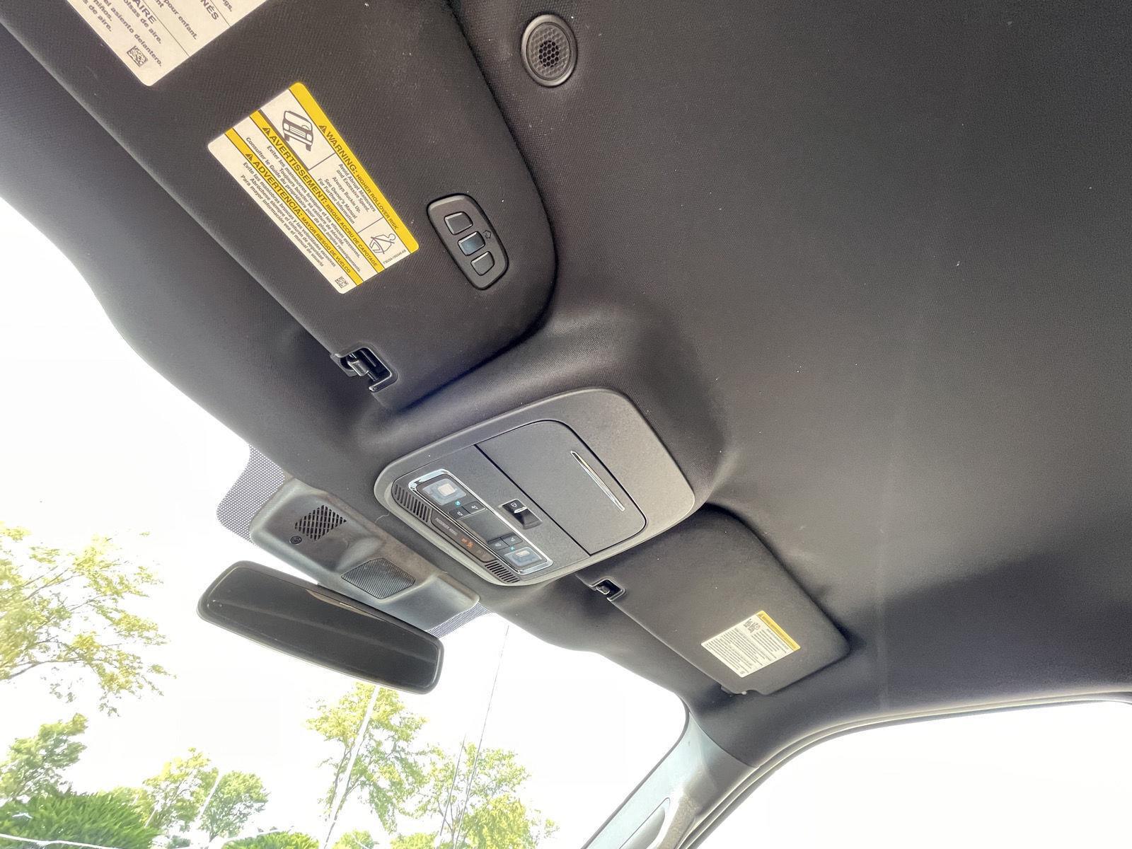 Vehicle photo 21
