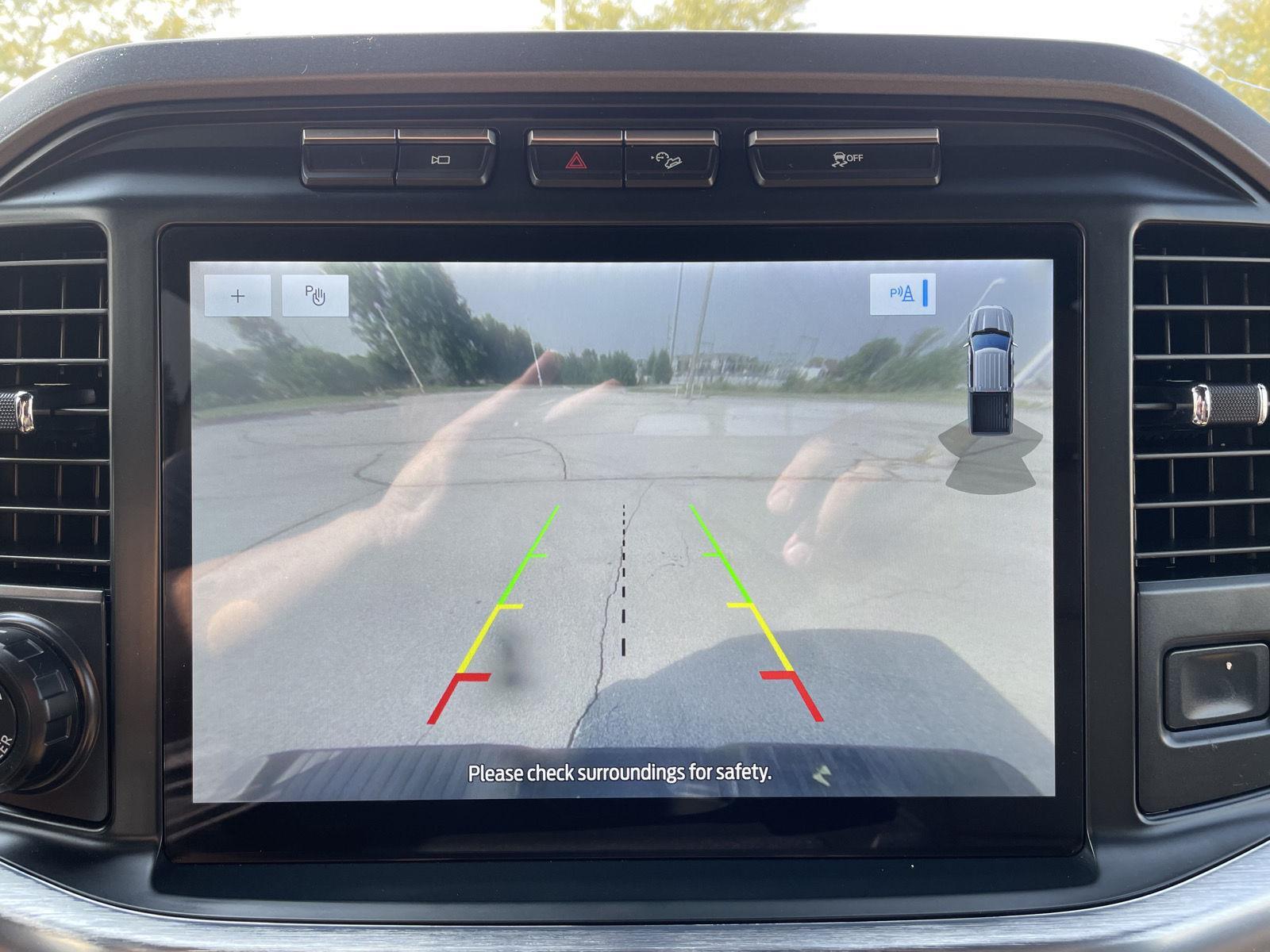 Vehicle photo 23