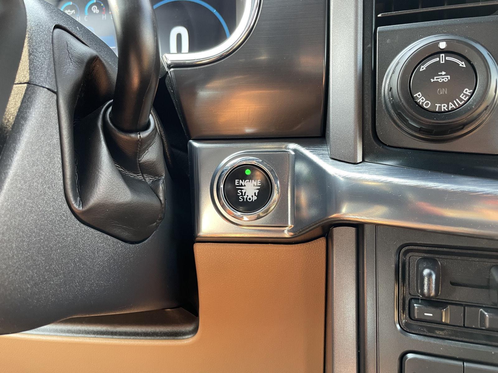Vehicle photo 25