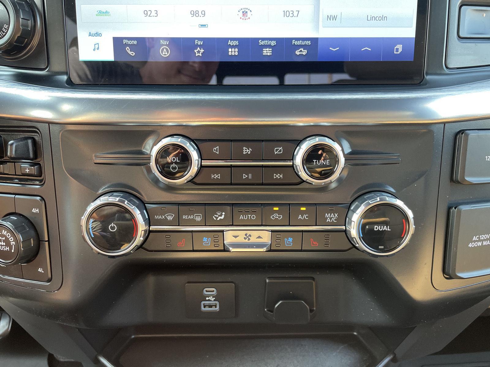 Vehicle photo 26
