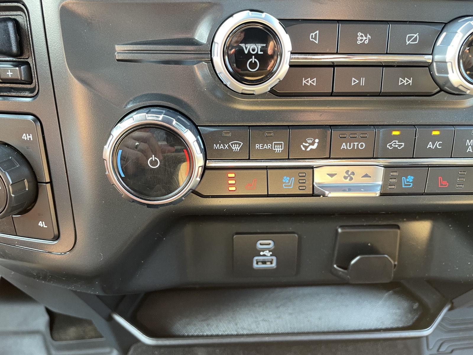 Vehicle photo 27