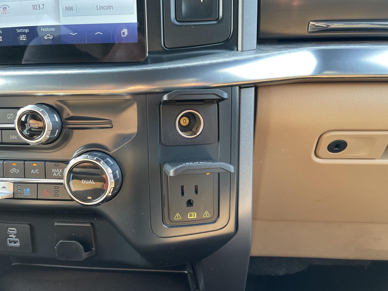 Vehicle photo 32