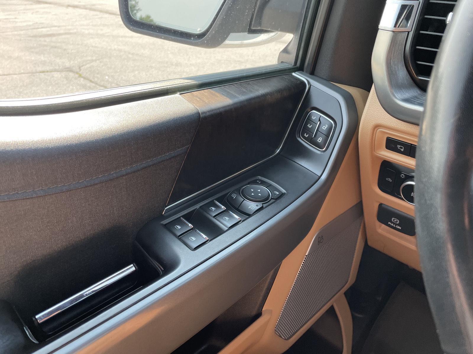 Vehicle photo 33