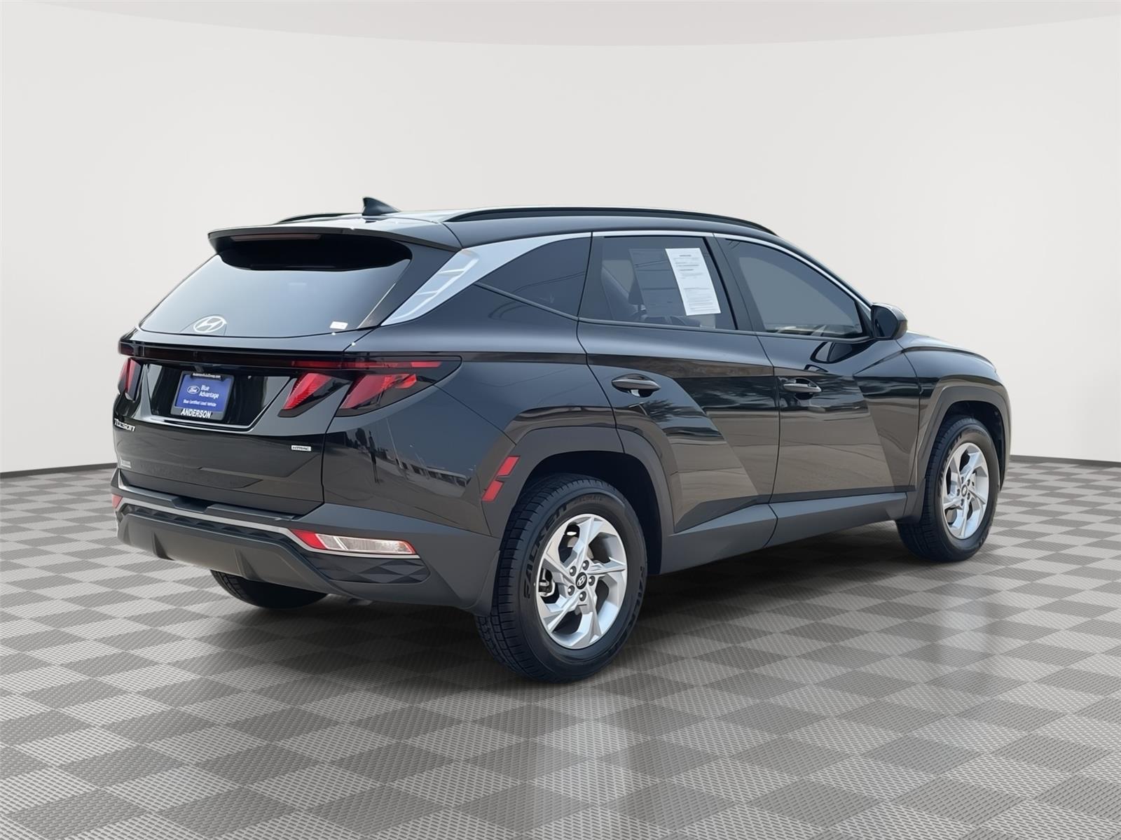 Vehicle photo 7