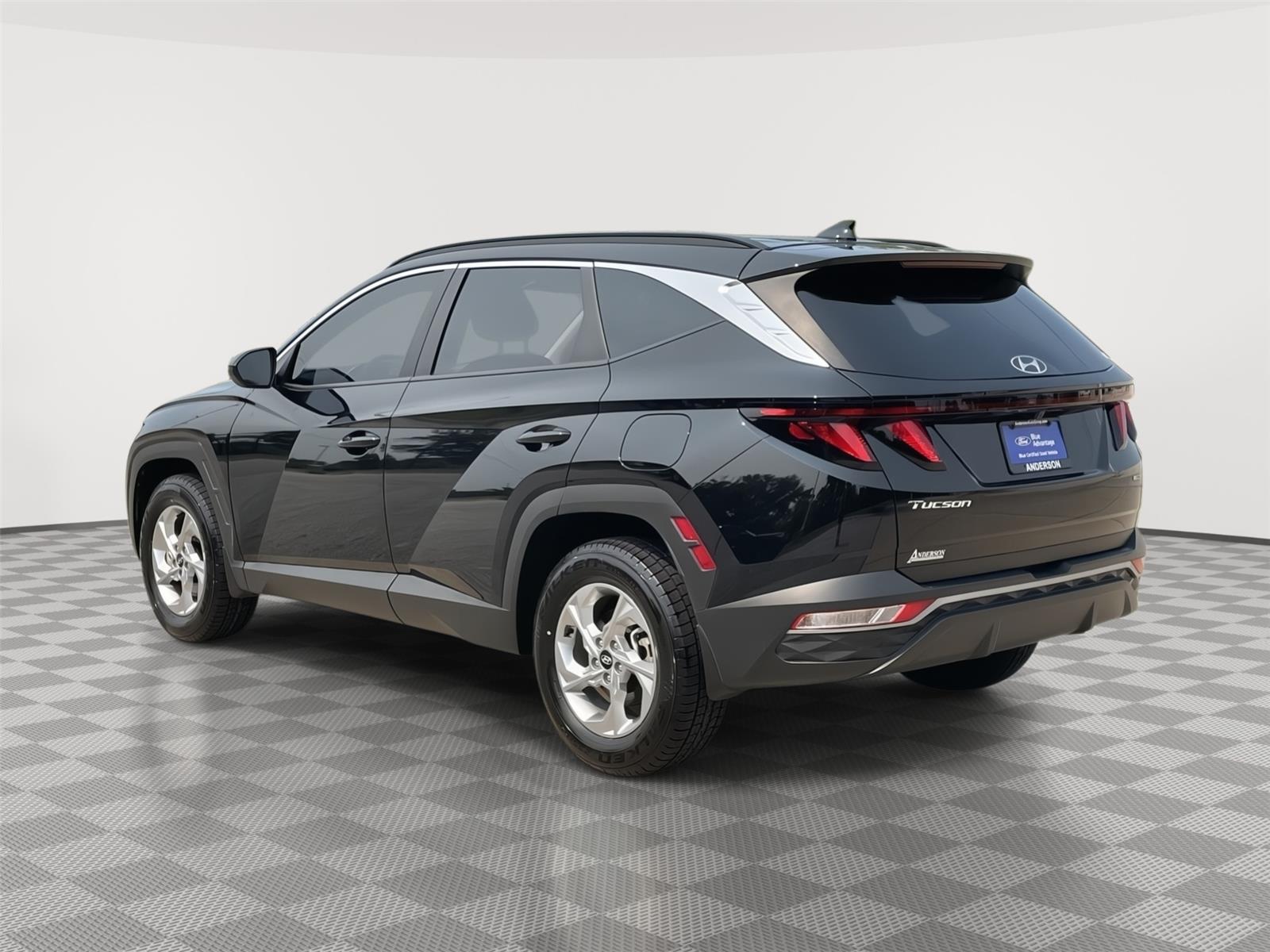 Vehicle photo 9