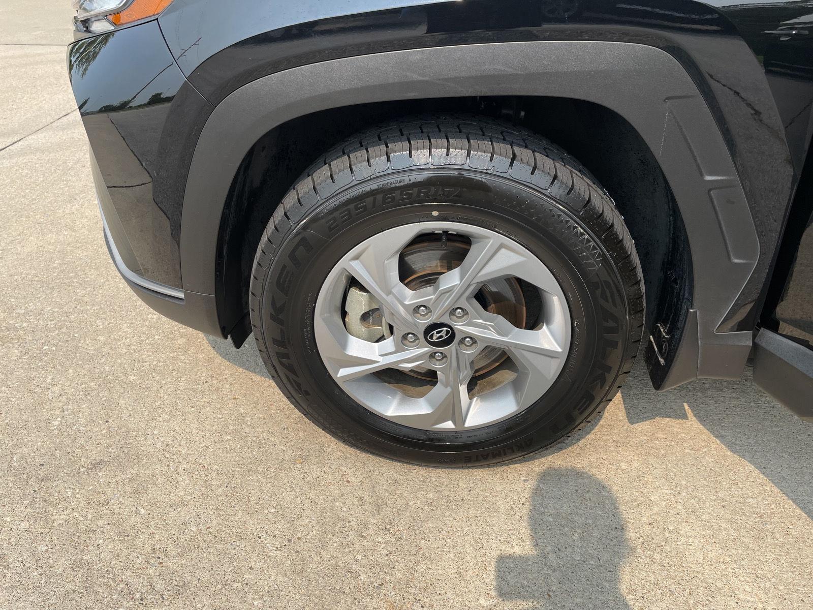 Vehicle photo 10