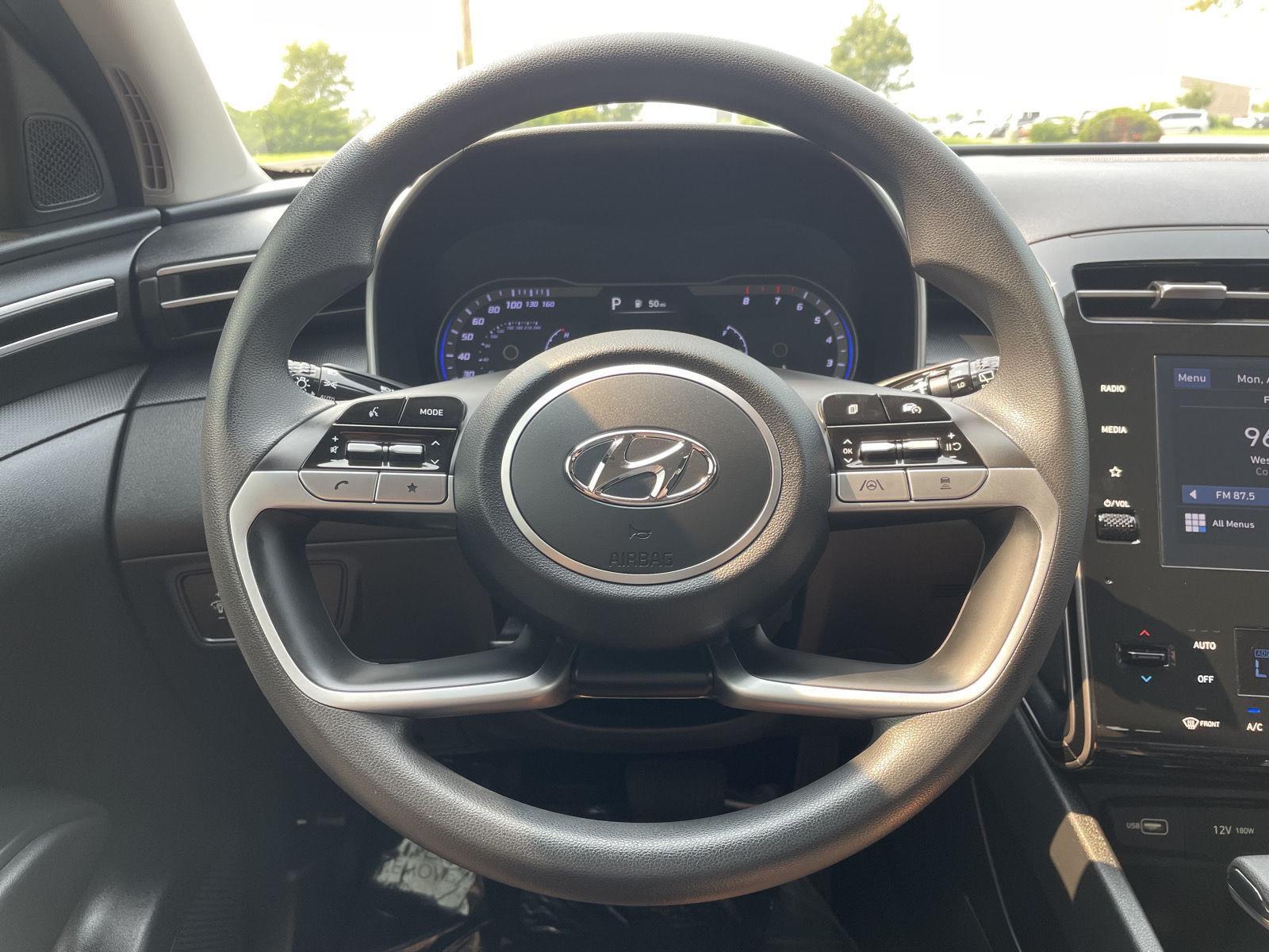 Vehicle photo 12